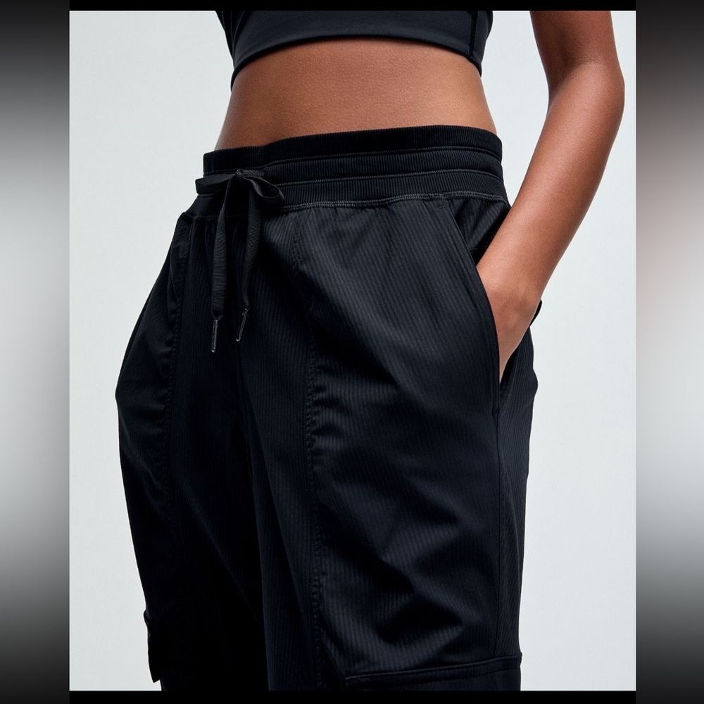 NWT - Lululemon, Dance Studio Relaxed-Fit Mid-Rise Cargo Jogger - Picture 4 of 9